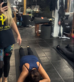 Carol Faria orientando aluna
